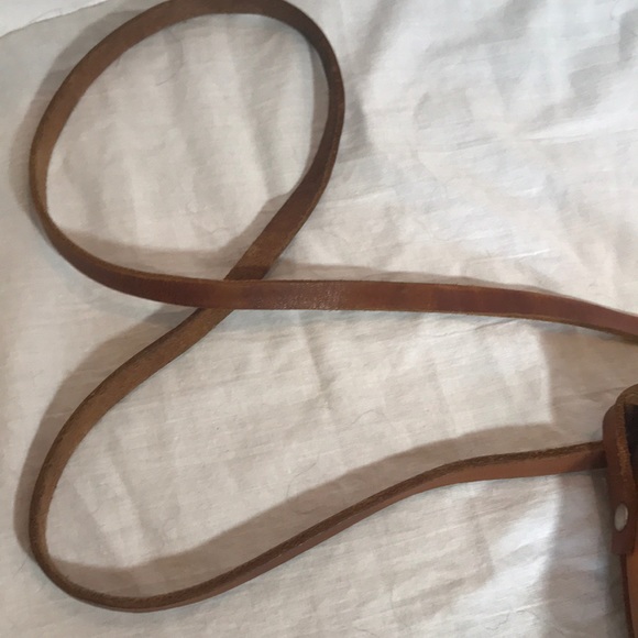 “VINTAGE” Handmade Floral Leather Crossbody Bag . - Picture 3 of 16